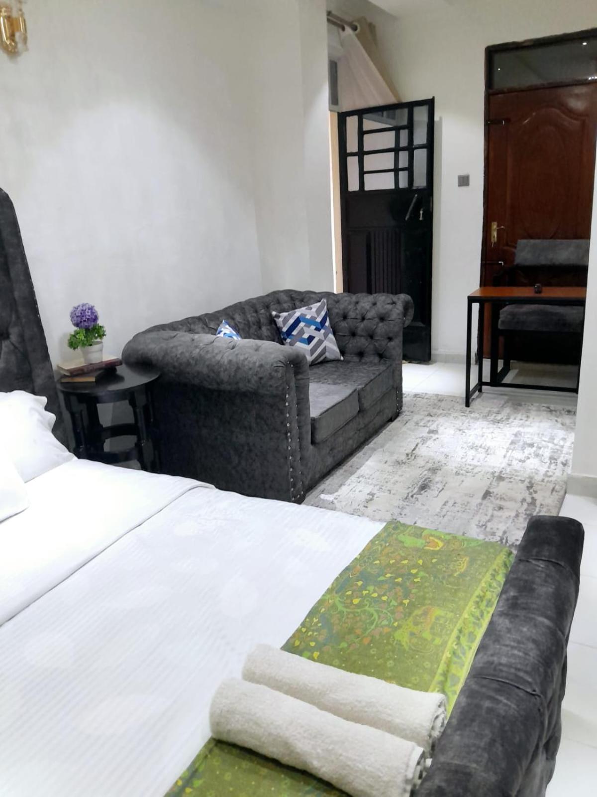 Sandalwood Suites Nakuru - Studios & One Bedroom Suites מראה חיצוני תמונה